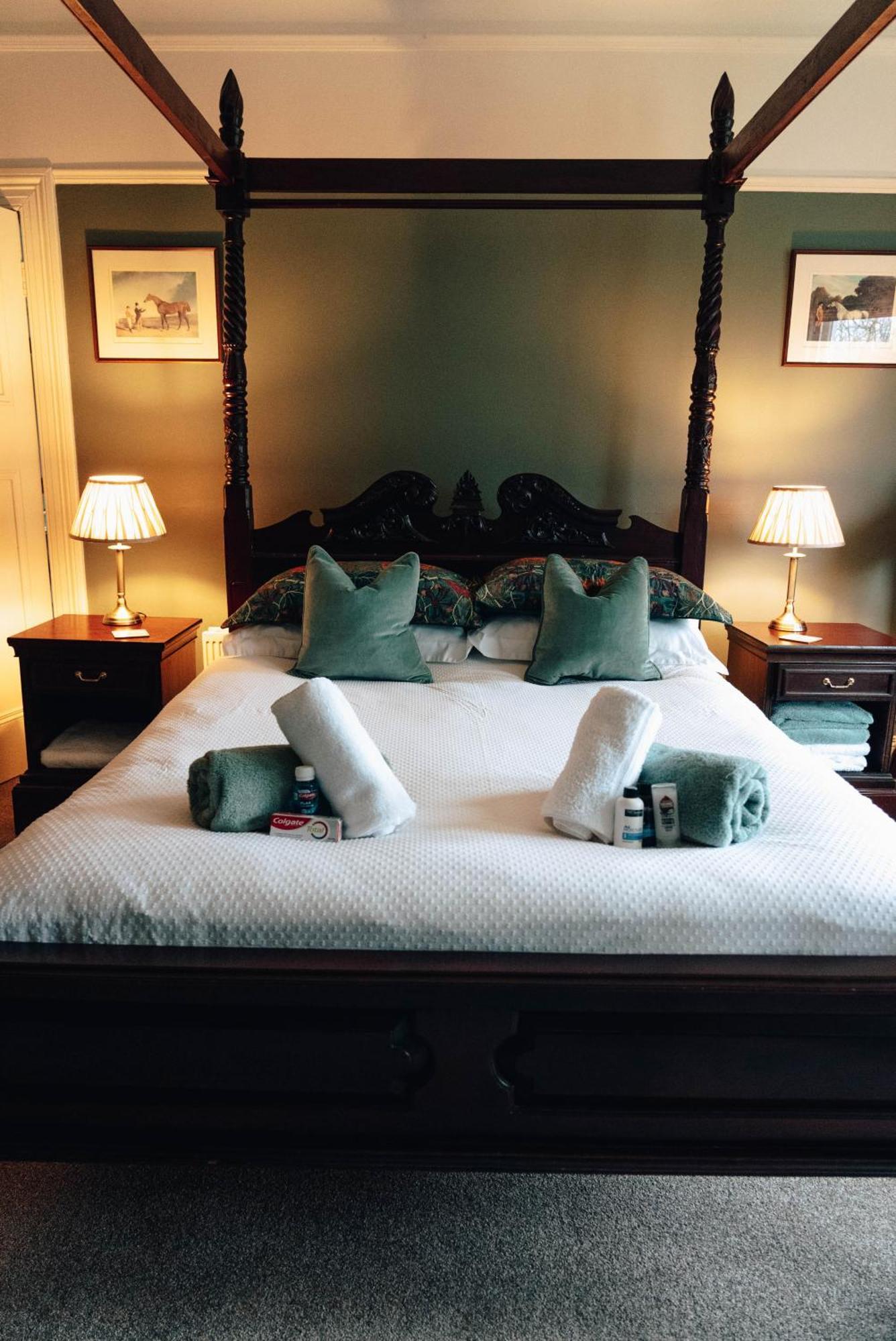 Luxury Accommodation In County Antrim With Riverside Hot Tub Kells Eksteriør bilde
