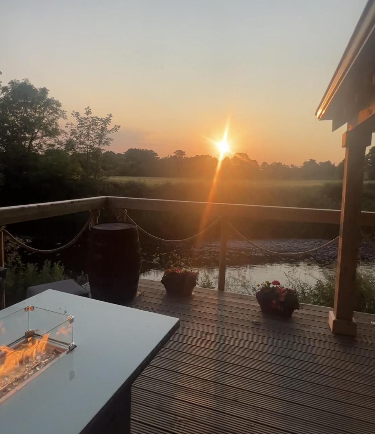 Luxury Accommodation In County Antrim With Riverside Hot Tub Kells Eksteriør bilde
