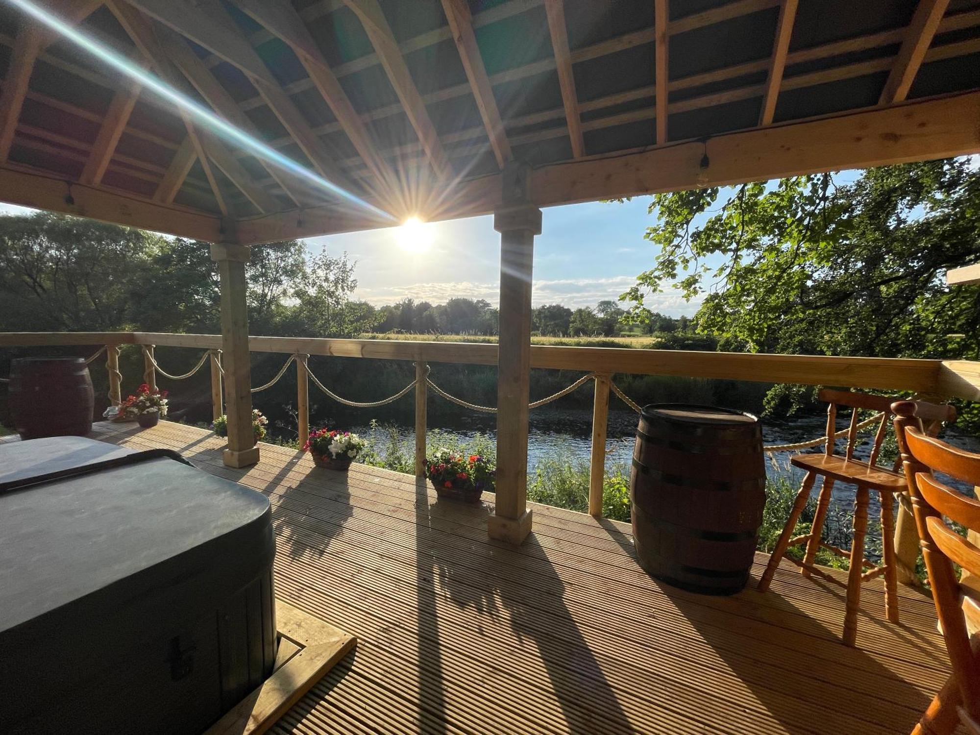 Luxury Accommodation In County Antrim With Riverside Hot Tub Kells Eksteriør bilde