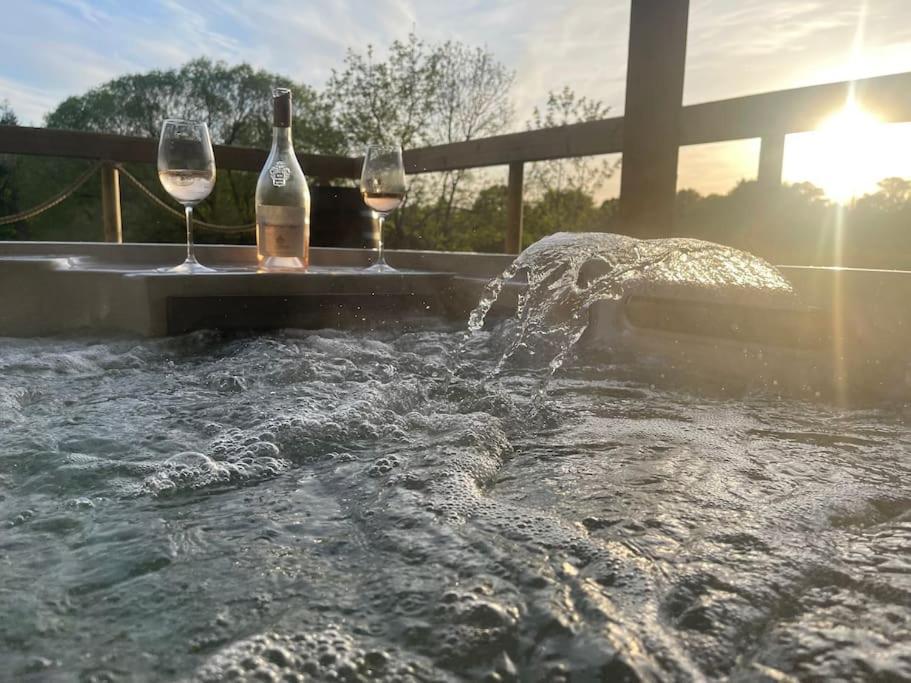 Luxury Accommodation In County Antrim With Riverside Hot Tub Kells Eksteriør bilde